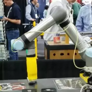 Magnetic grip for collaborative robot