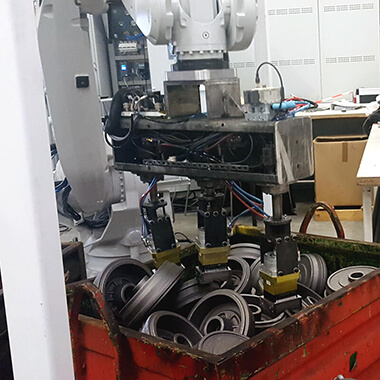 Bin Picking of Brake Discs and Drums Magnetic grippers for bin picking