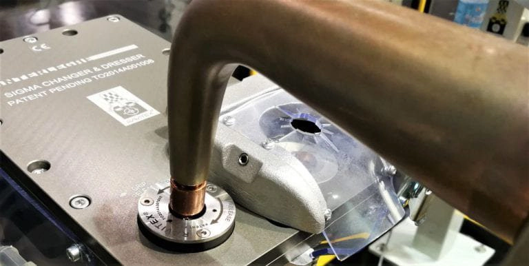 Leak detector mounted on robotic gripper for automated sealing inspection